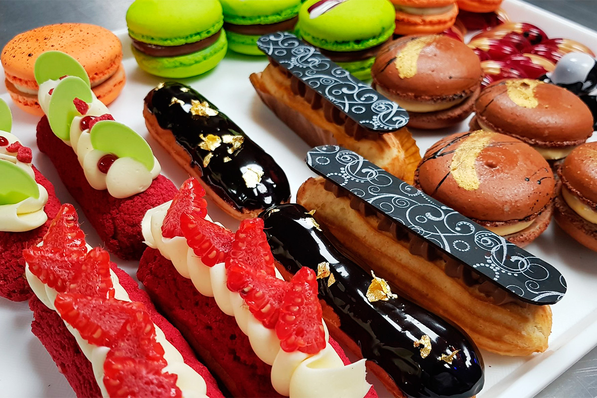 patisserie cakes macarons and eclairs by darryl collins